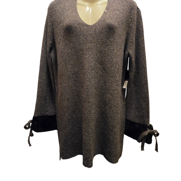 NIC+ZOE Charcoal V-Neck Sweater - Picture 2 of 7